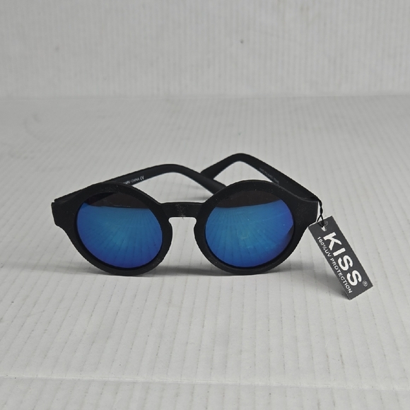 Kiss Sunglasses with Black Frame and Blue Lenses - Picture 1 of 6